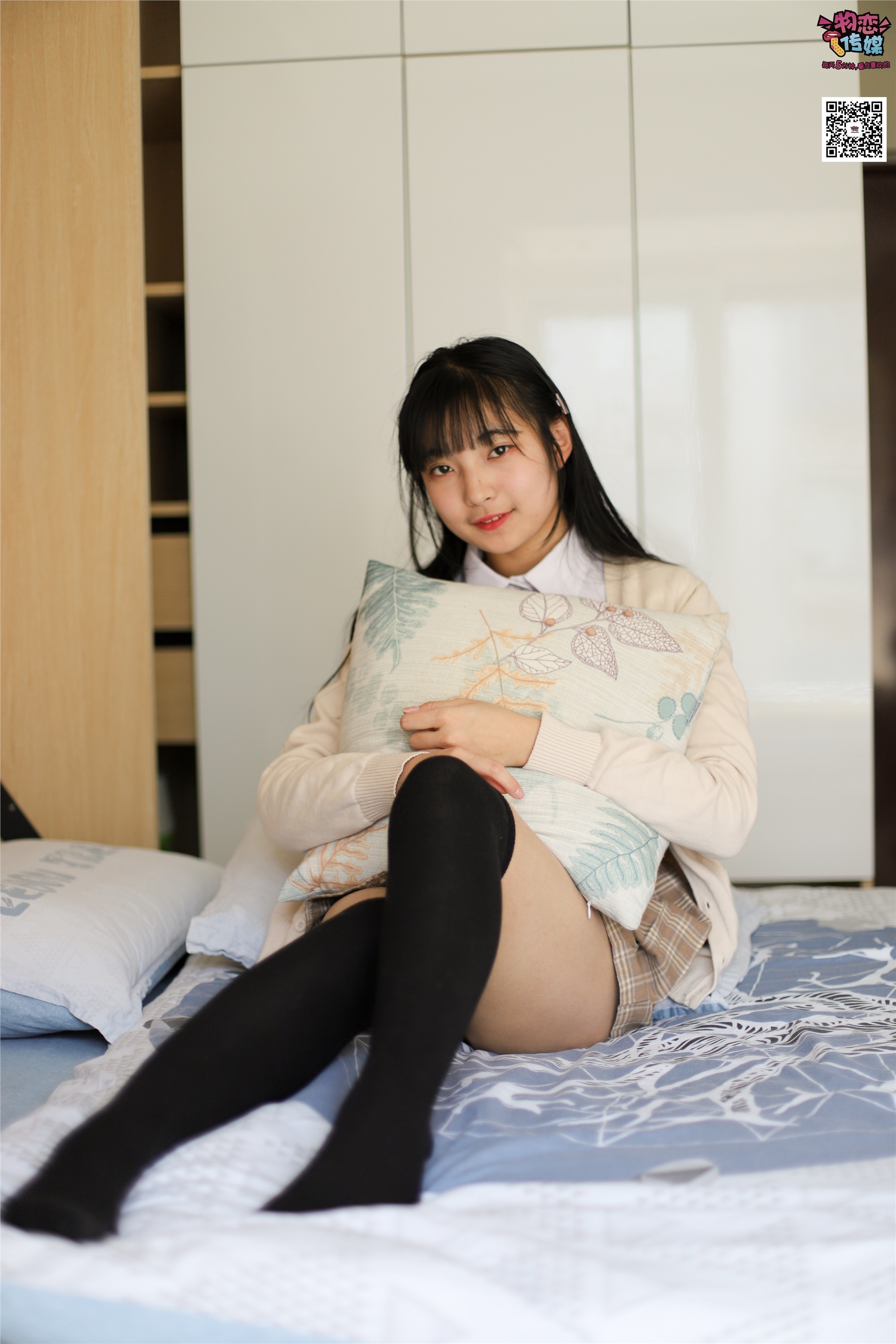 Love media No.005 JK uniform high school little sister, cotton stockings and silk stockings